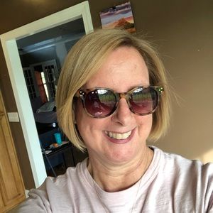 Meet your Posher, Suzanne